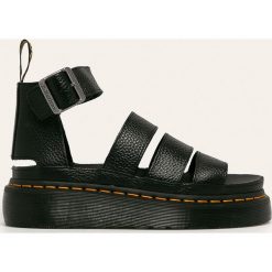 Dr. Martens - Sandały skórzane Clarissa Ii Quad. Czarne klapki damskie Dr. Martens, bez wzorów, ze skóry, bez obcasa, na obcasie. Za 659,90 zł.