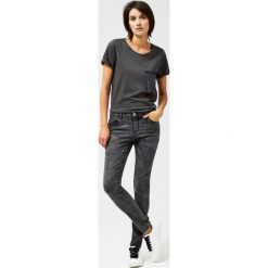 Jeansy typu push up. Szare jeansy damskie Moodo, l. Za 89,99 zł.