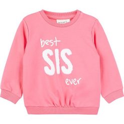 Bluza "Deda" w kolorze jasnoróżowym. Różowe bluzy niemowlęce marki name it girls, z nadrukiem, bez rękawów, bez kaptura. W wyprzedaży za 37,95 zł.