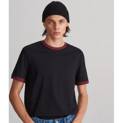 T-shirt z kontrastowym brzegiem - Czarny. Czarne t-shirty męskie Reserved, s. Za 29,99 zł.