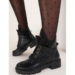 Czarne Botki Lilineth. Czarne botki damskie Renee, bez obcasa, na płaskiej podeszwie, bez zapięcia. Za 159,99 zł.