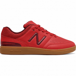 Halówki Junior Audazo v4 Strike IN - JSASITG4. Buty chłopięce sportowe New Balance, z gumy, bez zapięcia. W wyprzedaży za 129,99 zł.