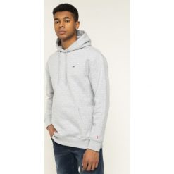 Bluza Tommy Jeans Tjm Classic DM0DM07199. Niebieskie bluzy męskie Tommy Jeans, m, bez wzorów, z bawełny, bez kołnierzyka, bez rękawów, bez kaptura. W wyprzedaży za 279,00 zł.