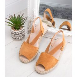 Sandałki damskie Ideal Shoes SA-2893 Brązowe. Pomarańczowe sandały damskie Ideal Shoes, bez wzorów, z tworzywa sztucznego, klasyczne, bez obcasa, na płaskiej podeszwie, bez zapięcia. Za 79,00 zł.