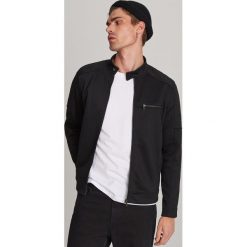 Rozpinana bluza ze stójką - Czarny. Czarne bluzy męskie Reserved, s, bez wzorów, ze stójką, bez rękawów, bez kaptura. Za 139,99 zł.