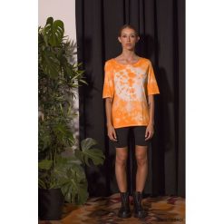 T-shirt tie dye pomarańczowy. Pomarańczowe t-shirty damskie Pakamera, s, bez wzorów, bez kołnierzyka. Za 139,00 zł.