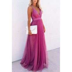 Sukienka OLEARA FUCHSIA. Czerwone sukienki damskie IVET, bez wzorów, eleganckie, bez kołnierzyka, z długim rękawem, długie, maxi. W wyprzedaży za 149,00 zł.