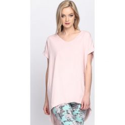 Różowa Bluzka Hands-Off. Czerwone bluzki na imprezę marki Born2be, m. Za 49,99 zł.