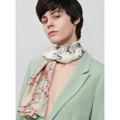 Apaszka z kwiecistym wzorem - Wielobarwny. Apaszki damskie Reserved, bez wzorów. Za 59,99 zł.