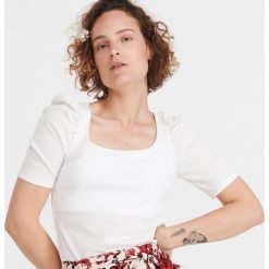 T-shirt z bufiastymi rękawami - Kremowy. Białe t-shirty damskie Reserved, s, bez wzorów, bez kołnierzyka. Za 49,99 zł.