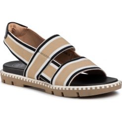 Sandały BETSY - 907055/05-05E Beige/Black. Brązowe klapki damskie Betsy, bez wzorów, z materiału, bez obcasa. W wyprzedaży za 139,00 zł.