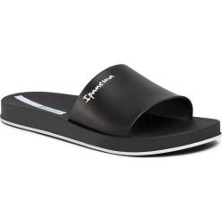 Klapki IPANEMA - Slide Unissex 82832 Black/Black 20766. Czarne klapki damskie Ipanema, bez wzorów, z tworzywa sztucznego, bez obcasa. Za 99,99 zł.