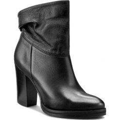 Botki CARINII - B3670 H98-000-PSK-B77. Czarne buty zimowe damskie Carinii, ze skóry, na obcasie. W wyprzedaży za 199,00 zł.