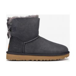 UGG Mini Bailey Bow II Śniegowce Niebieski Szary. Szare śniegowce damskie Ugg, na zimę, ze skóry, bez zapięcia. Za 895,95 zł.
