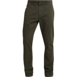 Tommy Jeans ESSENTIAL Chinosy green. Zielone chinosy męskie Tommy Jeans, z bawełny. Za 399,00 zł.