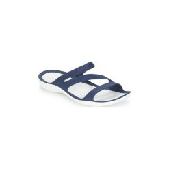 Klapki Crocs SWIFTWATER SANDAL W. Niebieskie klapki damskie Crocs, bez wzorów, bez obcasa. W wyprzedaży za 119,20 zł.