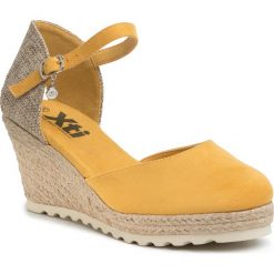 Espadryle XTI - 44025 Yellow. Żółte espadryle damskie Xti, bez wzorów, z tworzywa sztucznego, bez obcasa, na obcasie. W wyprzedaży za 149,00 zł.