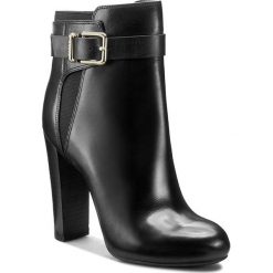 Botki GUESS - Denisa FLDEN4 LEA10 BLACK. Czarne botki damskie skórzane Guess. W wyprzedaży za 459,00 zł.