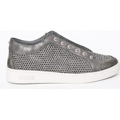 Guess Jeans - Buty. Szare buty sportowe damskie Guess Jeans, z aplikacjami, z jeansu, sportowe. W wyprzedaży za 299,90 zł.