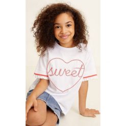 Mango Kids - Top dziecięcy Sweet 116-164 cm. Białe bluzki dziewczęce Mango Kids, z nadrukiem, z bawełny, z okrągłym kołnierzem, z krótkim rękawem, krótkie, bez kaptura. Za 59,90 zł.