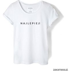 T-shirt biały NAJLEPIEJ!. Białe t-shirty damskie Pakamera, z napisami, klasyczne, z klasycznym kołnierzykiem. Za 89,00 zł.