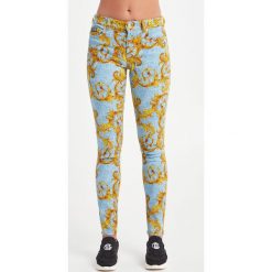 JEANSY VERSACE JEANS COUTURE. Jeansy damskie Versace Jeans Couture, z podwyższonym stanem. Za 1499,00 zł.