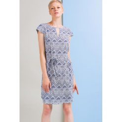 Lekka, wzorzysta sukienka. Sukienki damskie Monnari, w paski, z dekoltem na plecach, z krótkim rękawem, krótkie, mini. Za 129,50 zł.