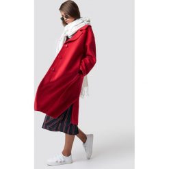 Hannalicious x NA-KD Płaszcz oversize z domieszką wełny - Red. Czerwone płaszcze damskie marki Hannalicious x NA-KD, z wełny. Za 404,95 zł.