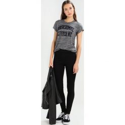 T-shirty damskie: Abercrombie & Fitch COZY LOGO TEE Tshirt z nadrukiem dark grey