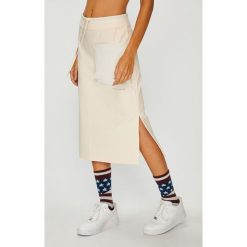 Nike Sportswear - Spódnica. Różowe spódniczki damskie s, z elastanu, casualowe, midi, proste. W wyprzedaży za 99,90 zł.