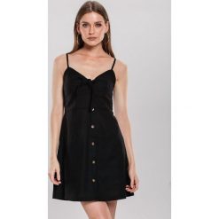 Czarna Sukienka Vida Loca. Czarne sukienki damskie other, na spacer, na lato, s, bez wzorów, z dekoltem na plecach, bez rękawów, mini, trapezowe. Za 79,99 zł.