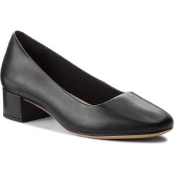 Półbuty CLARKS - Orabella Alice 261349614 Black Leather 030. Czarne półbuty damskie Clarks, na co dzień, bez wzorów, ze skóry, bez obcasa, na płaskiej podeszwie, bez zapięcia. W wyprzedaży za 239,00 zł.