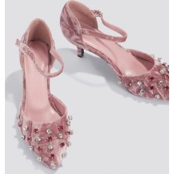 NA-KD Shoes Aksamitne czółenka Pointy - Pink. Różowe buty ślubne damskie NA-KD Shoes, na niskim obcasie. W wyprzedaży za 60,89 zł.