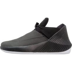 Jordan WHY NOT ZER0.1 LOW Obuwie do koszykówki black/white. Czarne buty sportowe męskie marki Jordan, z tworzywa sztucznego. Za 509,00 zł.