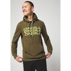 O'Neill Triple Bluza Zielony. Zielone bluzy męskie O'Neill, l, z nadrukiem, z bawełny, bez kołnierzyka, bez rękawów, bez kaptura. Za 223,95 zł.