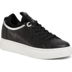 Sneakersy WRANGLER - Olivia Punched WL01601A Black 062. Czarne półbuty damskie Wrangler, ze skóry ekologicznej. W wyprzedaży za 199,00 zł.