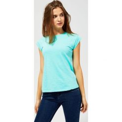 Bluzka basic. Zielone bluzki damskie Moodo, m, bez wzorów, bez kołnierzyka, bez rękawów. Za 7,99 zł.