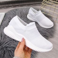 Buty sportowe damskie połyskujące białe McKeylor - biały. Białe buty sportowe damskie McKeylor, bez wzorów, sportowe. Za 50,00 zł.