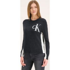 Sweter Calvin Klein Jeans J20J212155. Czarne swetry damskie Calvin Klein Jeans, s, bez wzorów, z bawełny, klasyczne, bez rękawów, bez kaptura. W wyprzedaży za 229,00 zł.