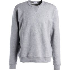 Filippa K RYDER Bluza grey. Szare bluzy męskie marki Filippa K, xl, bez wzorów, z bawełny, bez kołnierzyka, bez rękawów, bez kaptura. W wyprzedaży za 423,20 zł.