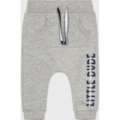 Blukids - Spodnie dziecięce 74-98 cm. Szare spodnie chłopięce Blukids, z nadrukiem, z bawełny, casualowe. W wyprzedaży za 29,90 zł.
