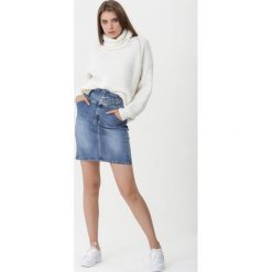 Niebieska Spódnica Staid. Niebieskie spódniczki damskie Born2be, s, w paski, z jeansu, mini, dopasowane. Za 99,99 zł.