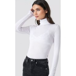 NA-KD Trend Polo Neck Long Sleeve Top - White. Białe topy damskie marki NA-KD Trend, bez wzorów, z lyocellu, polo. Za 121,95 zł.