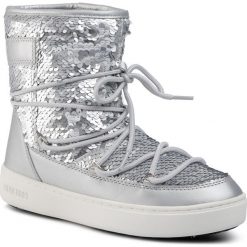 Śniegowce MOON BOOT - Mb Pulse Mid Jrgirl Disco Plus 34061500001 D Silver. Szare śniegowce dziewczęce Moon Boot, bez zapięcia. W wyprzedaży za 389,00 zł.