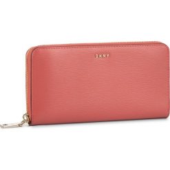 Duży Portfel Damski DKNY - Bryant-New Zip Around R8313658 Dp Blush D81. Różowe portfele damskie DKNY, bez wzorów, ze skóry. W wyprzedaży za 349,00 zł.