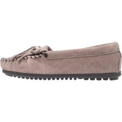 Mokasyny damskie: Minnetonka KILTY Mokasyny grey