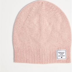 Czapka z wełną - Różowy. Czerwone czapki zimowe damskie Mohito, z wełny. Za 29,99 zł.