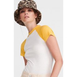 T-shirt z raglanowymi rękawami - Kremowy. Białe t-shirty damskie Reserved, s, bez wzorów, bez kołnierzyka. Za 29,99 zł.