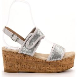 Kylie szare Sandały Z Na Rzepy. Szare sandały damskie KYLIE, bez wzorów, z materiału, bez obcasa, na rzepy. W wyprzedaży za 89,00 zł.