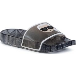 Klapki KARL LAGERFELD - KL80705 V00 Black Rubber. Czarne klapki damskie KARL LAGERFELD, bez wzorów, z tworzywa sztucznego, bez obcasa. Za 339,00 zł.